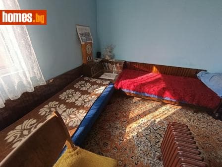 Тристаен, 80m²