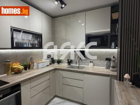 Тристаен, 125m²