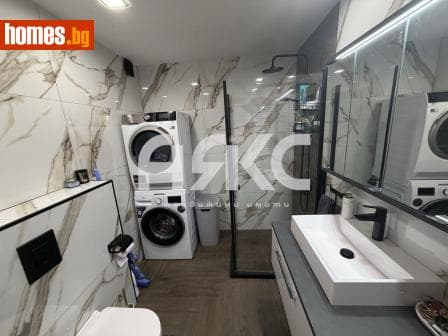 Тристаен, 125m²
