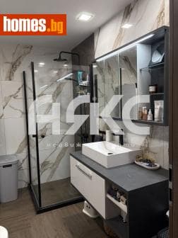Тристаен, 125m²