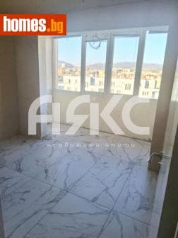 Тристаен, 87m²