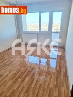 Тристаен, 87m²