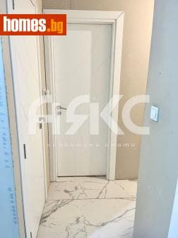 Тристаен, 87m²