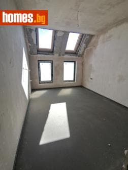 Тристаен, 163m²