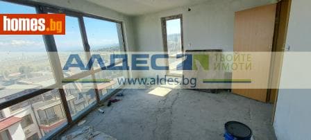 Тристаен, 214m²