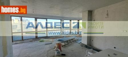 Тристаен, 214m²