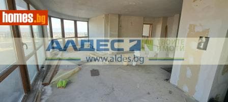 Тристаен, 214m²
