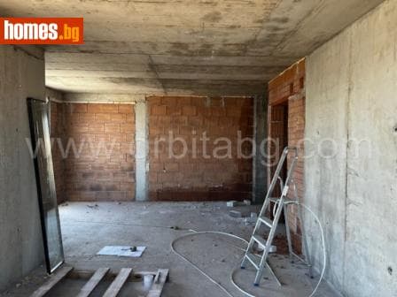 Тристаен, 105m²