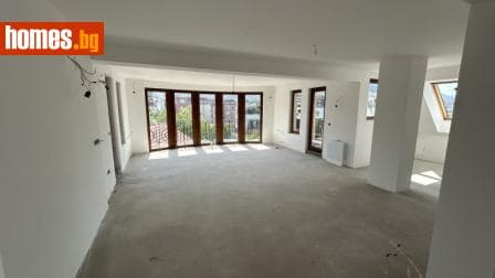 Тристаен, 140m²