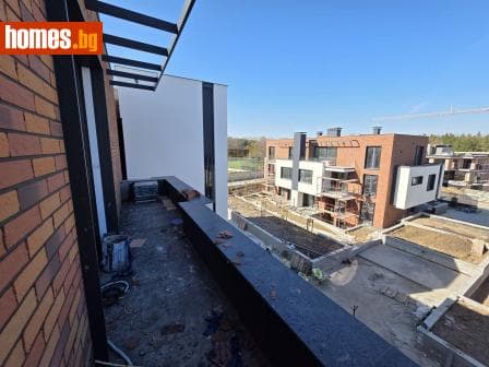 Тристаен, 90m²