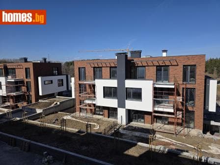 Тристаен, 90m²