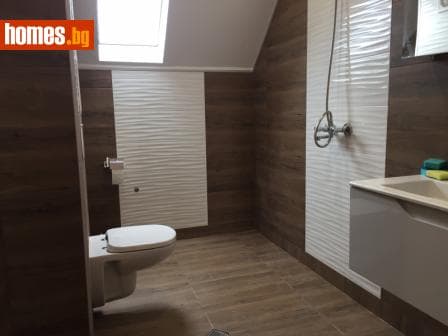 Тристаен, 160m²