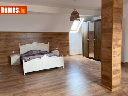 Тристаен, 160m²