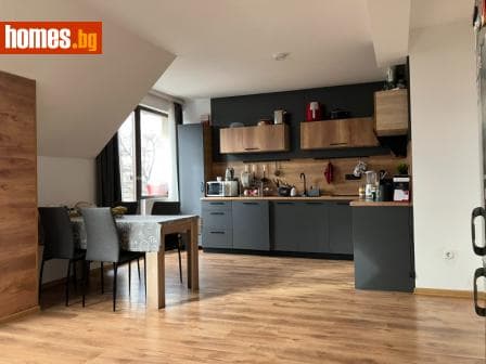 Тристаен, 160m²