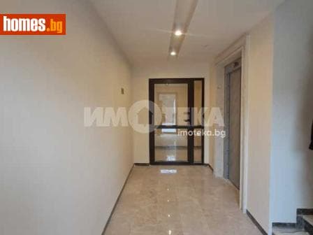 Тристаен, 98m²