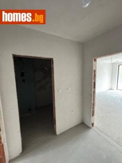 Тристаен, 97m²