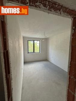 Тристаен, 97m²
