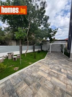 Тристаен, 97m²