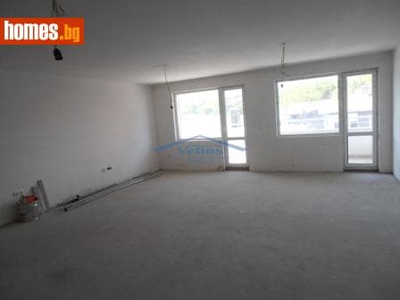 Тристаен, 131m²