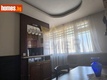 Тристаен, 74m²