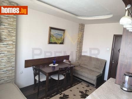 Тристаен, 74m²