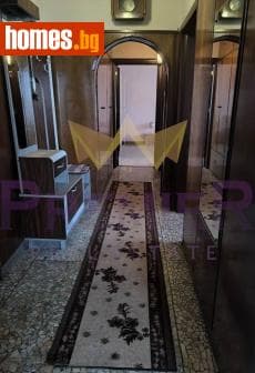 Тристаен, 74m²