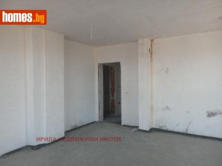 Тристаен, 98m²