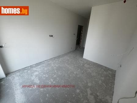 Тристаен, 98m²