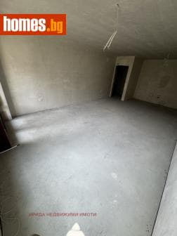 Тристаен, 98m²