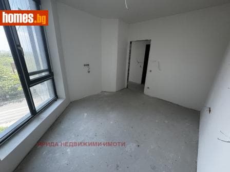 Тристаен, 98m²