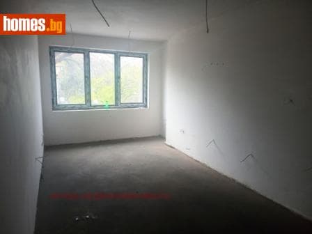 Тристаен, 98m²