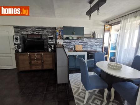 Тристаен, 84m²