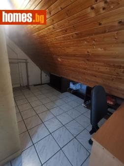 Тристаен, 84m²