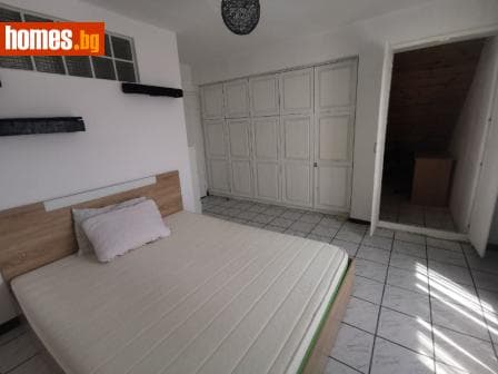 Тристаен, 84m²