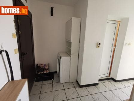 Тристаен, 84m²