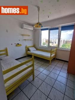 Тристаен, 84m²