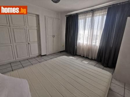 Тристаен, 84m²