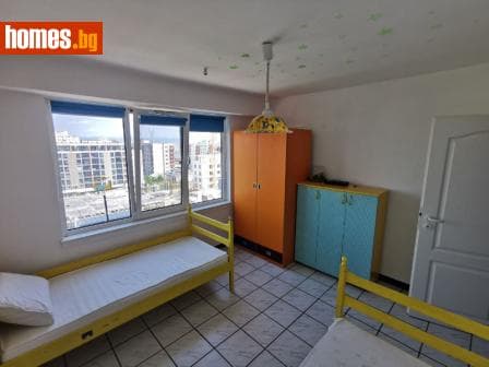 Тристаен, 84m²
