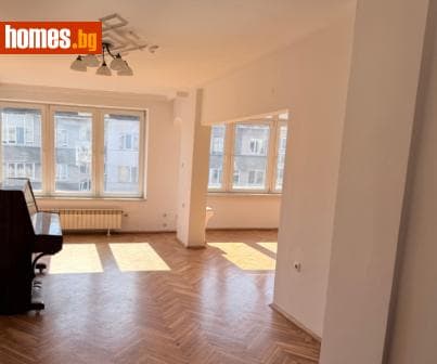 Тристаен, 102m²