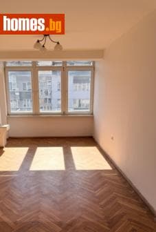 Тристаен, 102m²