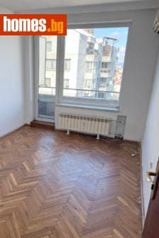 Тристаен, 102m²