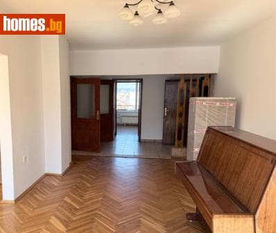 Тристаен, 102m²