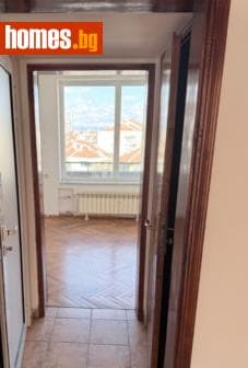 Тристаен, 102m²