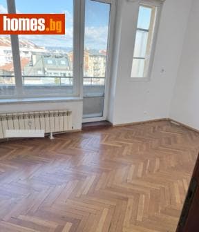 Тристаен, 102m²