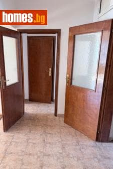 Тристаен, 102m²