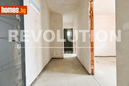 Тристаен, 99m²