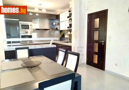 Тристаен, 104m²