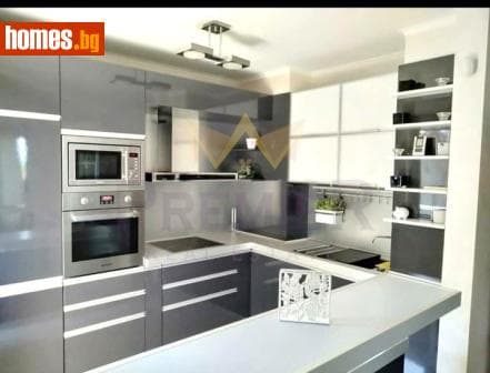 Тристаен, 104m²