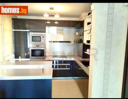 Тристаен, 104m²