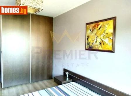 Тристаен, 104m²